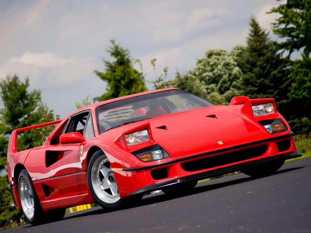 Ferrari F40 i farovi koji se samo jednim pokretom mogu sakriti