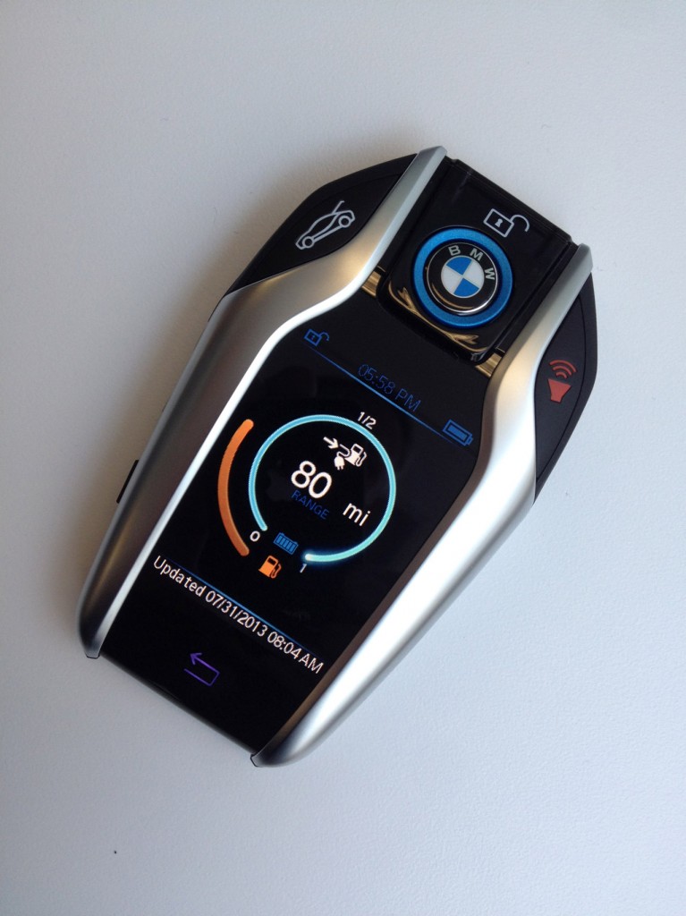 BMW i8 ima display razlučivosti pametnih telefona najnovije generacije