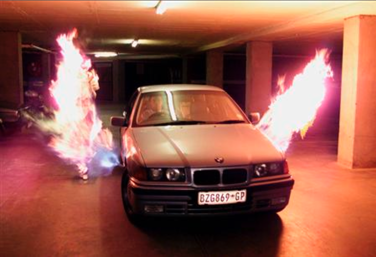BMW s bacačem plamena