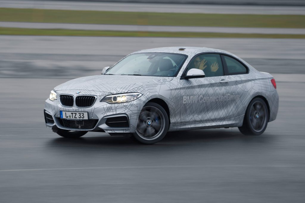 Autonomni BMW koji "po boku" vozi bez ikakve pomoći vozača