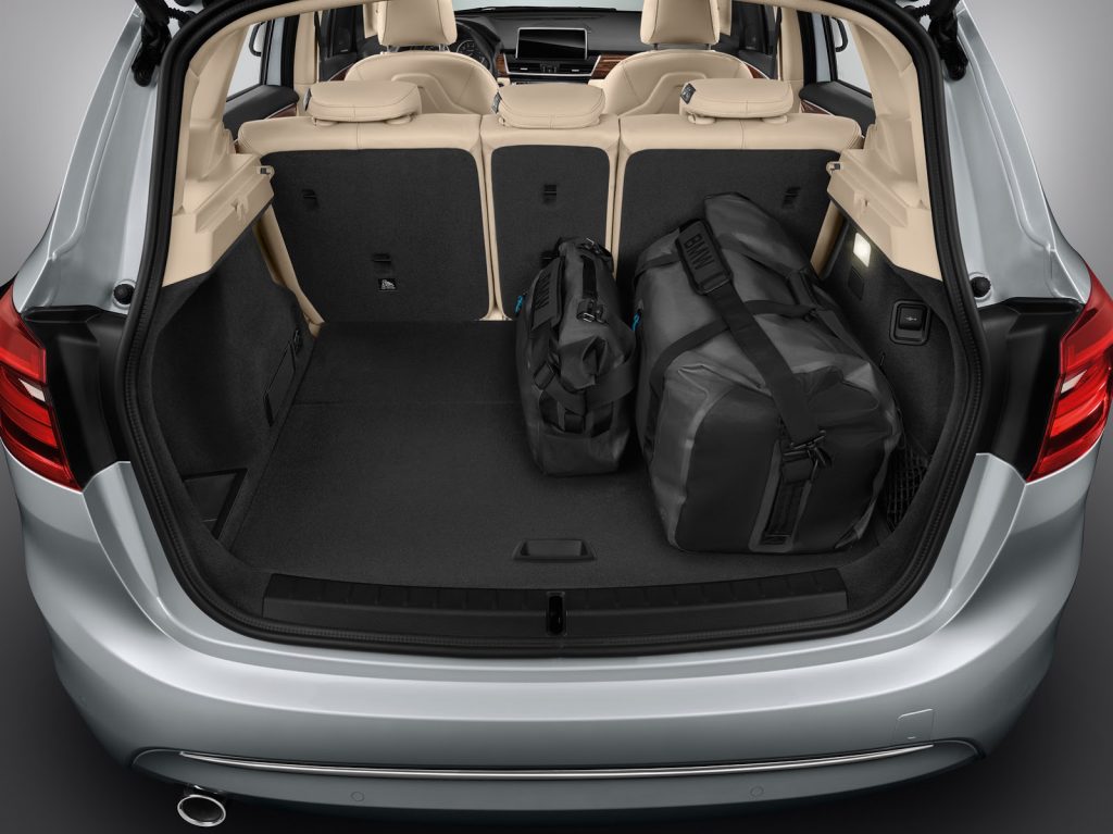 Baterija je negdje ovdje ispod ovih lijepih dizajnerskih torbi.