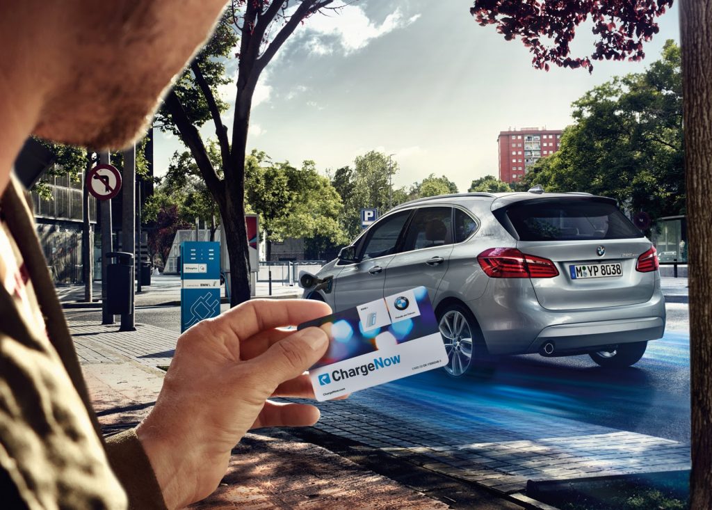 BMW s ovim modelom omogućava punjenje strujom na karticu.