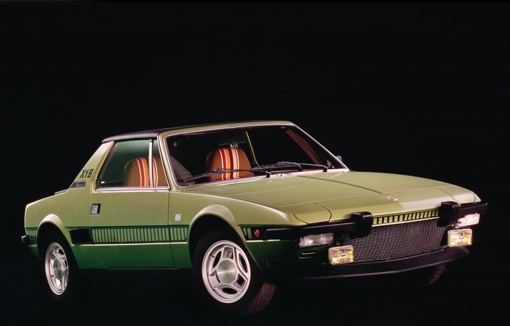 Fiat X1/9 - smiješan mali legendarni autić s hrđom u obliku serijske opreme.