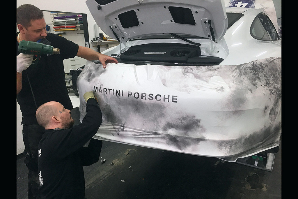 Porsche 911 GT3 RS by: WrapZone