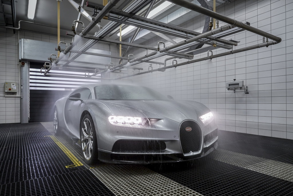 Uz komponente tipičnog automobila, Chiron je otporan i na vodu.