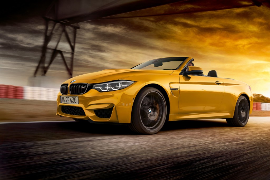 BMW M4 Cabriolet na žutom.