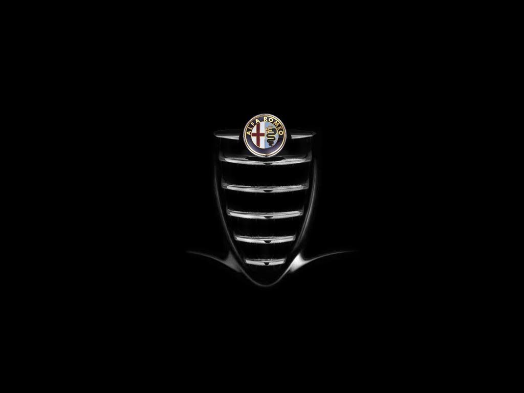 Alfa Romeo logotip krasi već prepoznatljivu prednju masku.