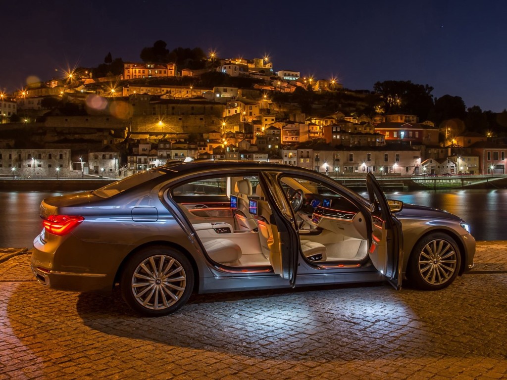 V12 luksuzu nazire se definitivan kraj...