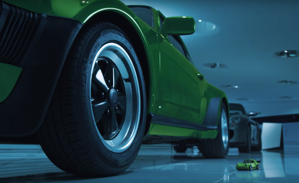 Dvije zelene igračke.