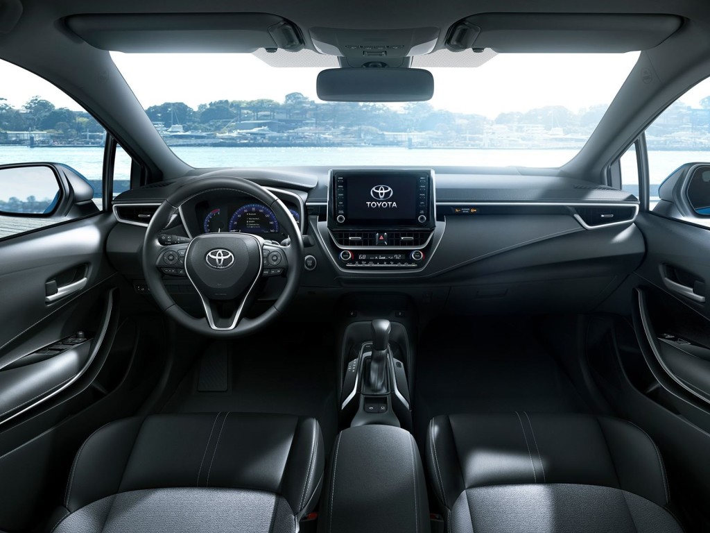 Naravno da ekran zauzima glavnu ulogu unutar interijera.