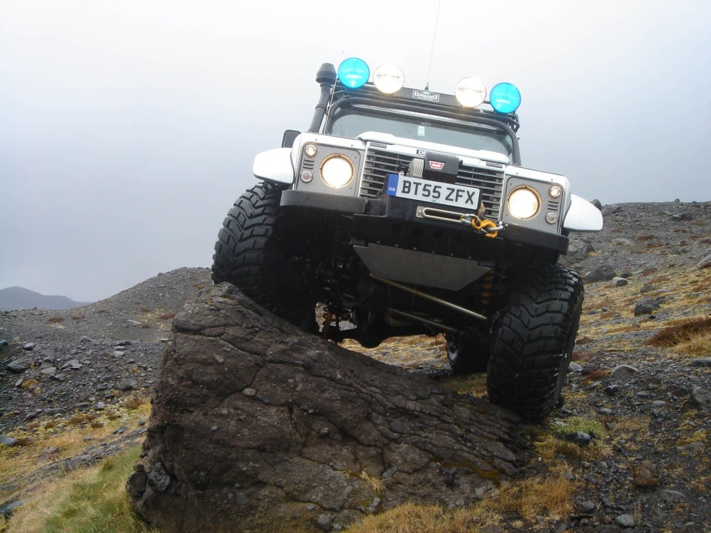 land-rover-70-26-LR_DEF_Big_Foot_2005-copy