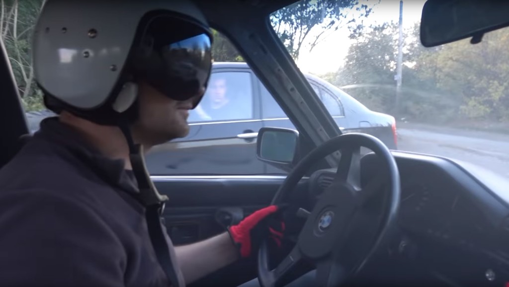 Kako je motor iz MiG-a, onda i kaciga treba biti pilotska!