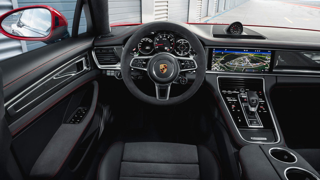 Porsche Panamera GTS interijer
